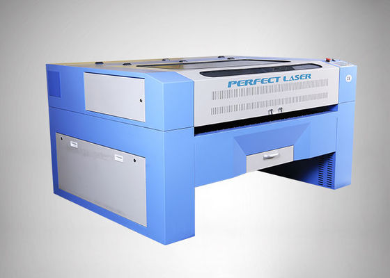 130w CO2 lasersnijmachine 20m / min dubbele kop acryl plastic bord